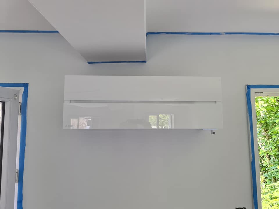 Installation d'une pompe à chaleur AIR-AIR de marque Mitsubishi pour la Mairie d'Anzême ( 23 )