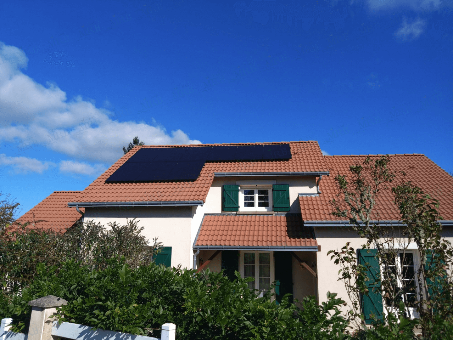 panneaux solaires anzème 23